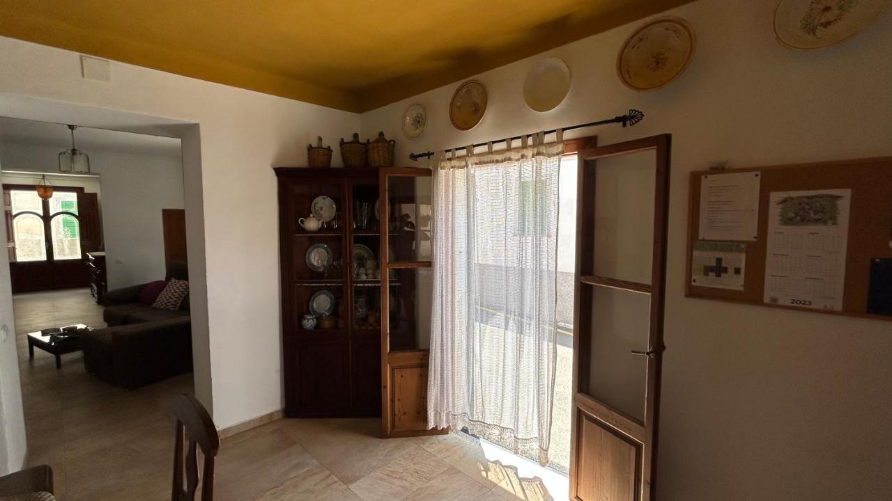 Casa Padrina Burballa Vakantiehuis María de la Salud